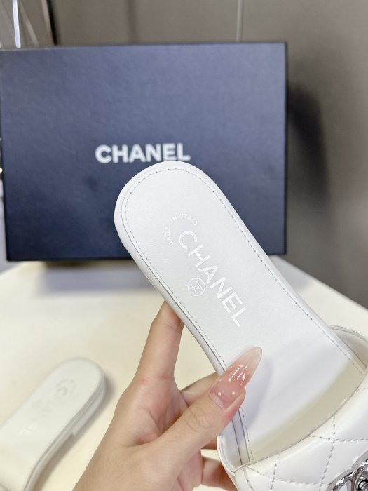 Шлепанцы женские фото 8