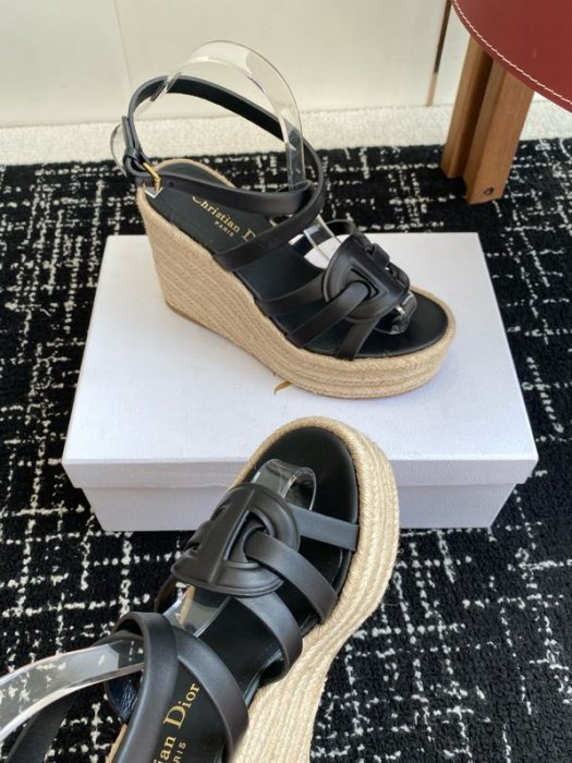Sandals on platform фото 7