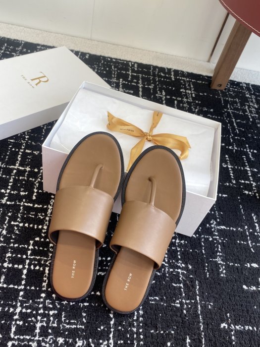 Шлепанцы женские фото 4