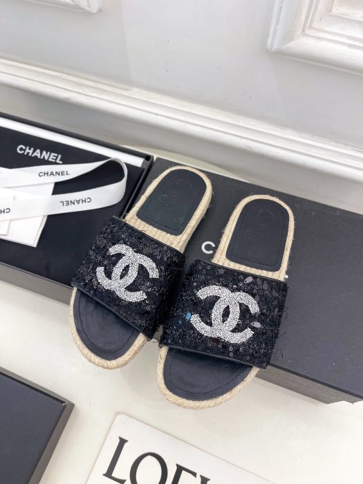 Шлепанцы женские фото 5