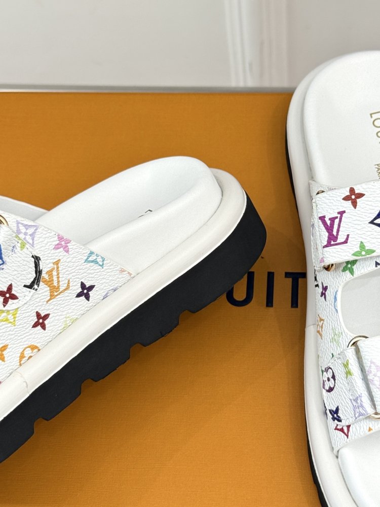 Шльопанці жіночі фото 6