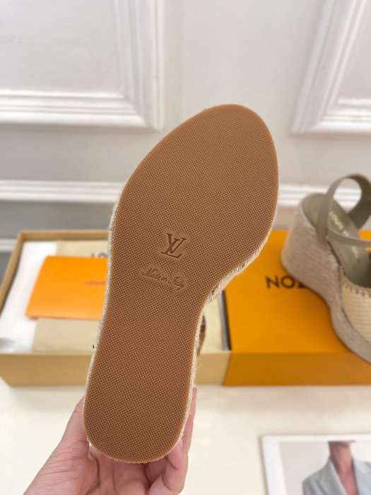 Босоножки фото 9