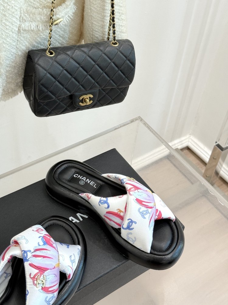 Шльопанці жіночі фото 5