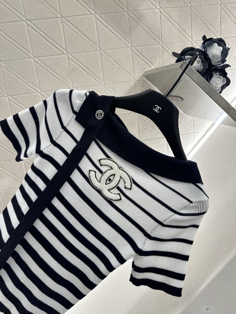 T-shirt women's фото 3