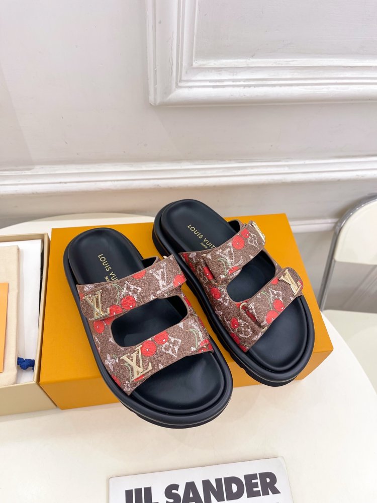 Шльопанці жіночі фото 4