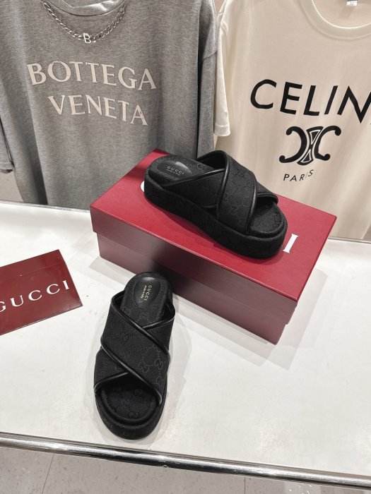 Шлепанцы фото 5