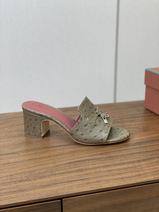 Шлепанцы фото 5