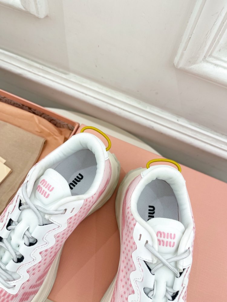 Кросівки жіночі фото 5