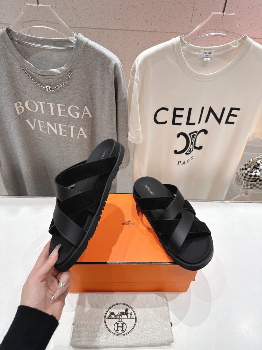 Шлепанцы женские фото 4