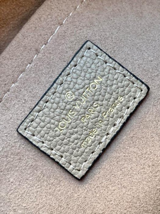 Сумка кожаная OnTheGo East West 25 см фото 7