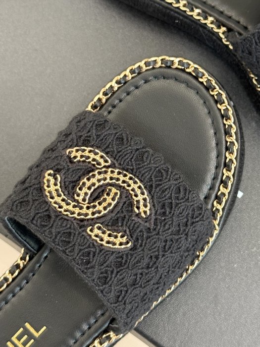 Шлепанцы женские фото 7