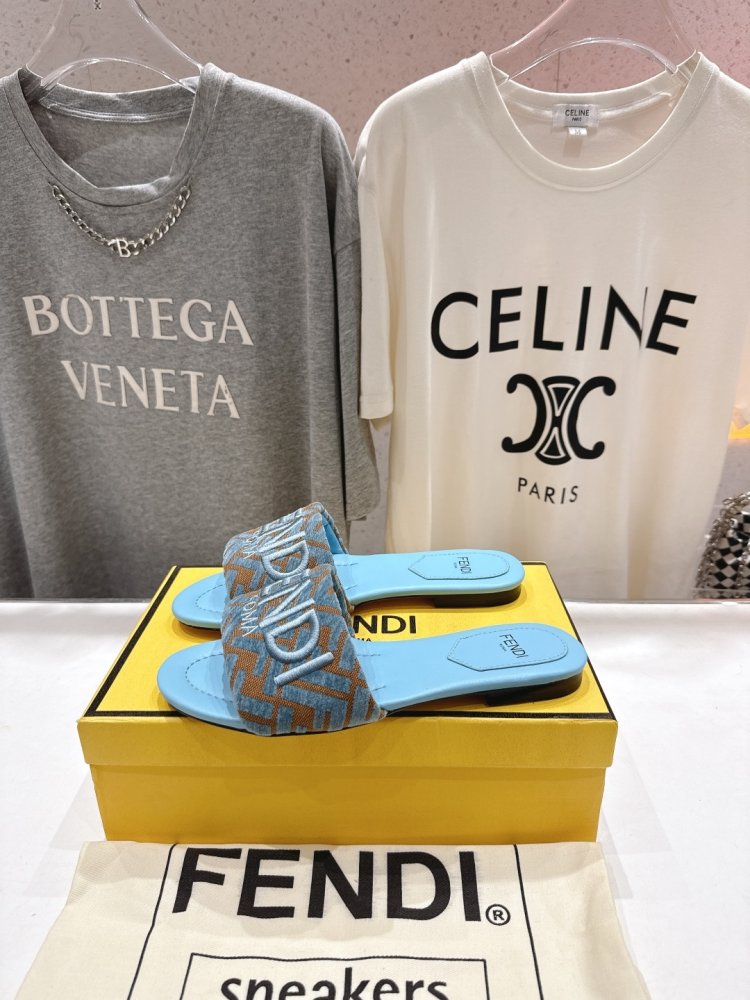 Шлепанцы женские фото 4