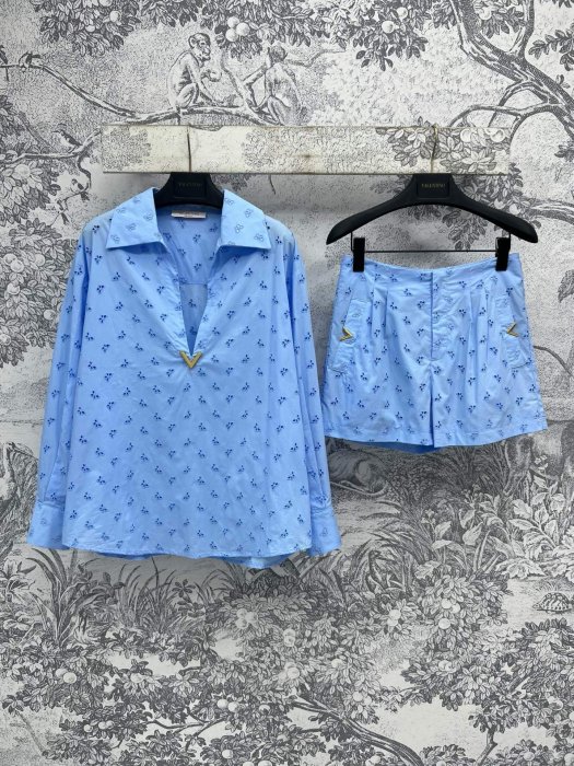 Костюм женский