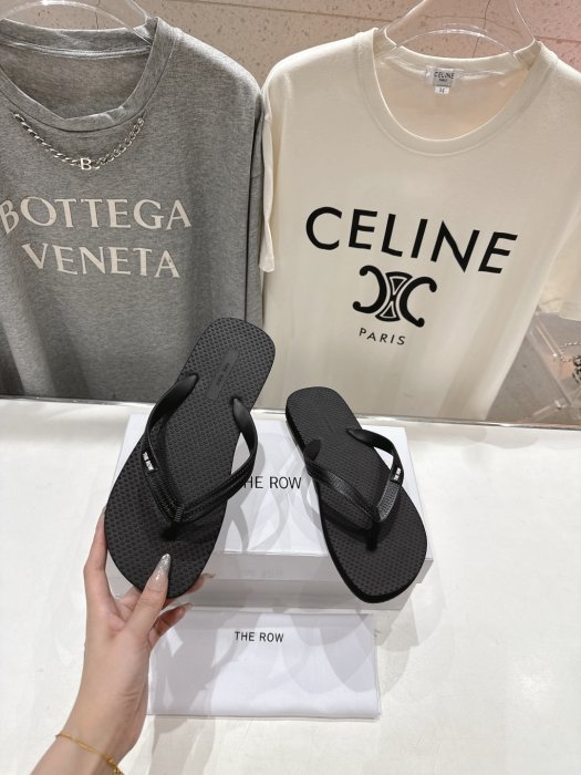 Шлепанцы женские фото 3