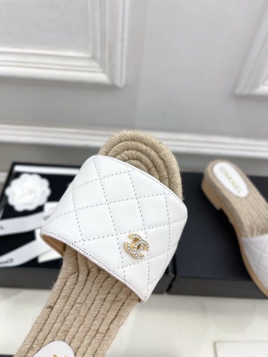 Шлепанцы женские фото 6