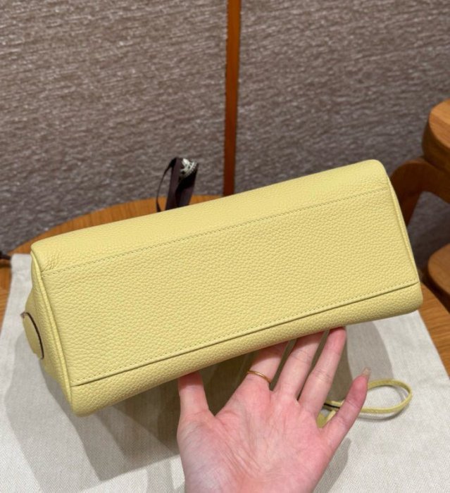 Сумка KELLY MESSENGER JAUNE POUSSIN в коже Togo 24 см фото 5