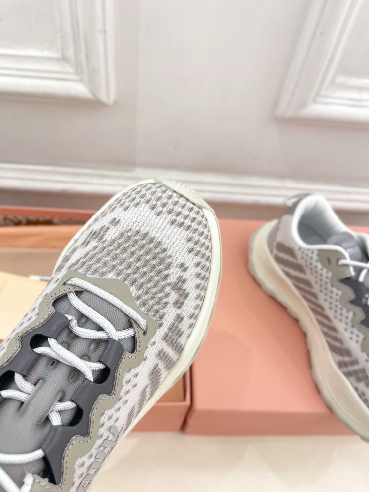 Кроссовки женские фото 6