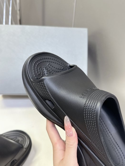 Шлепанцы фото 7