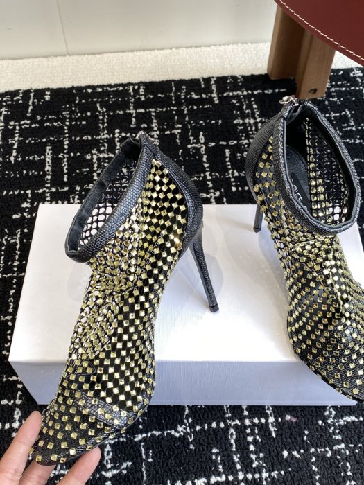 Босоножки фото 5