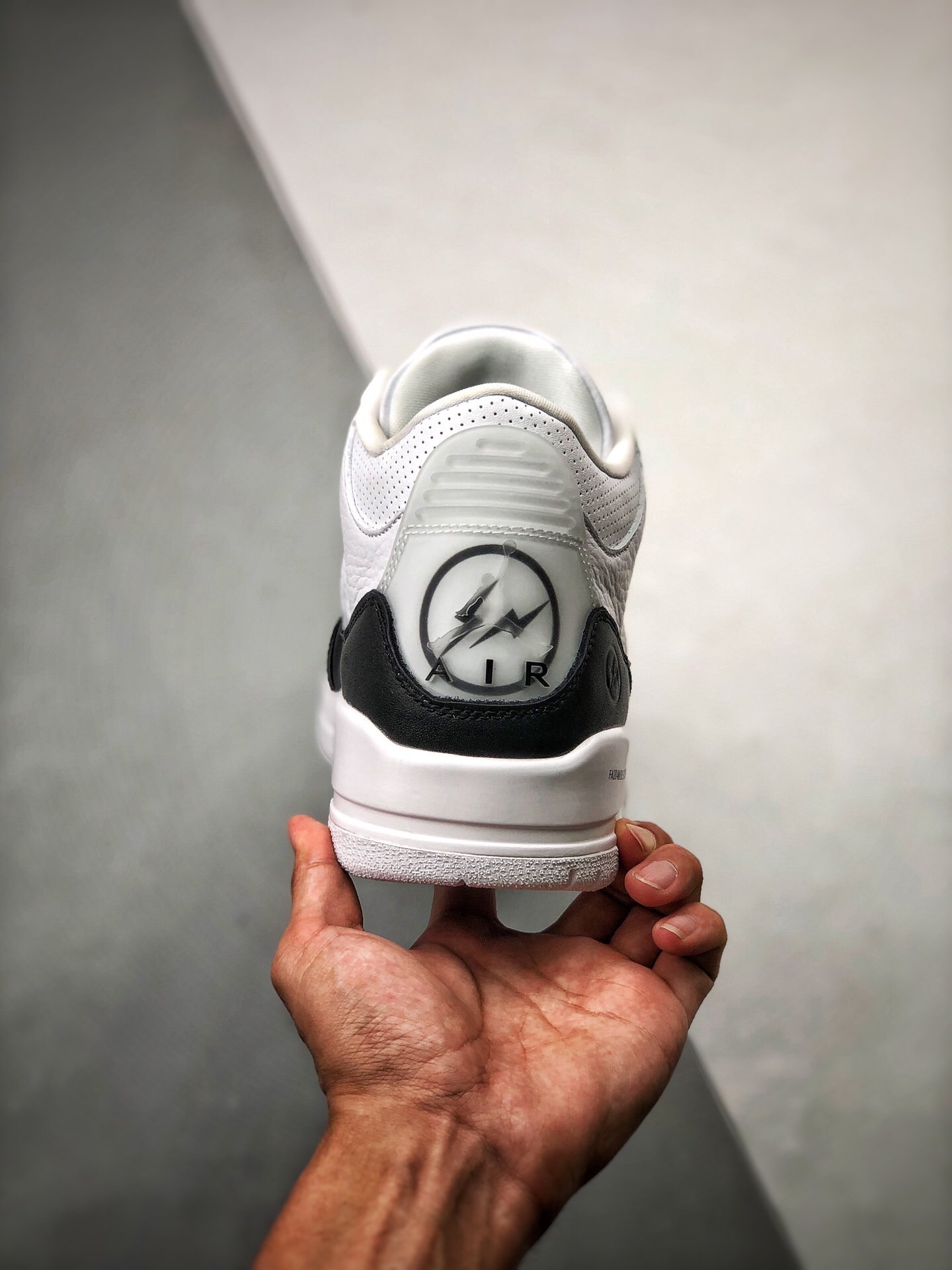 Sneakers Fragment Design x Air Jordan 3 фото 8