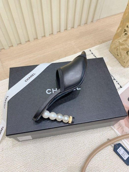 Шлепанцы женские фото 6