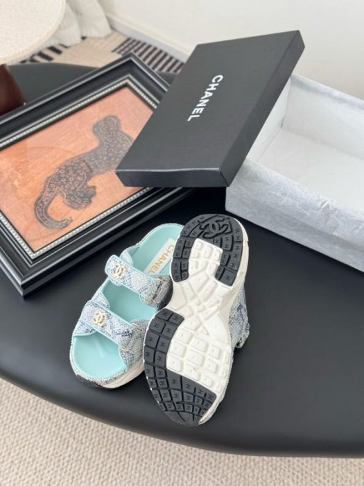 Шлепанцы женские фото 2