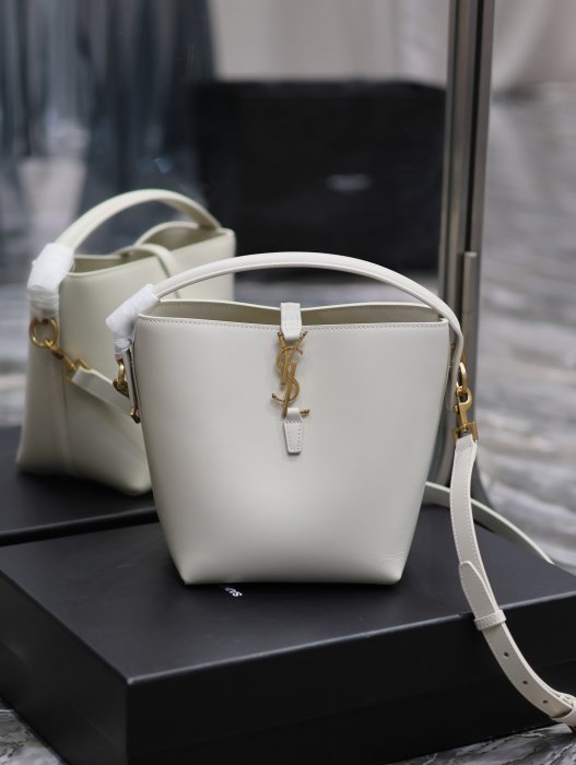 A bag women's LE 37