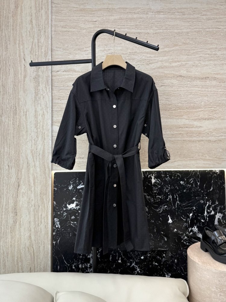 Вільне Плаття, Сукня з рукавами три чверті