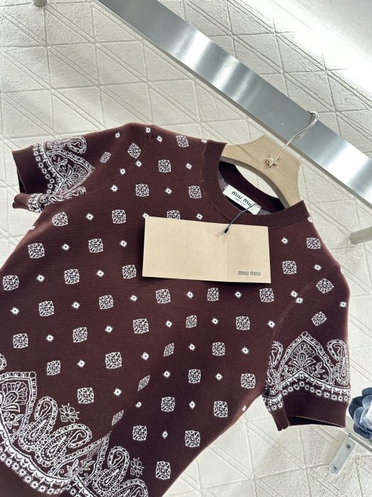 T-shirt women's фото 4