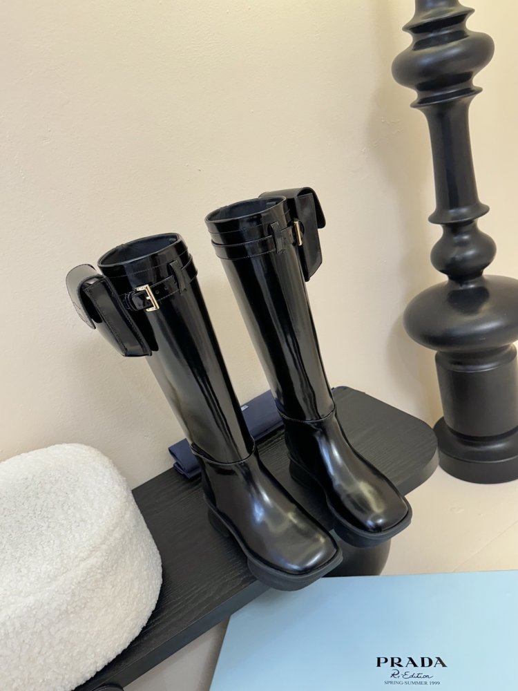 Чоботи жіночі