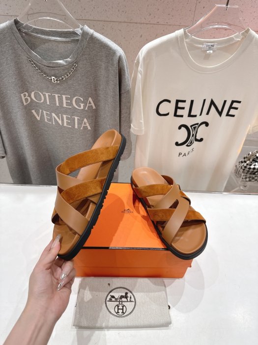 Шлепанцы женские фото 4