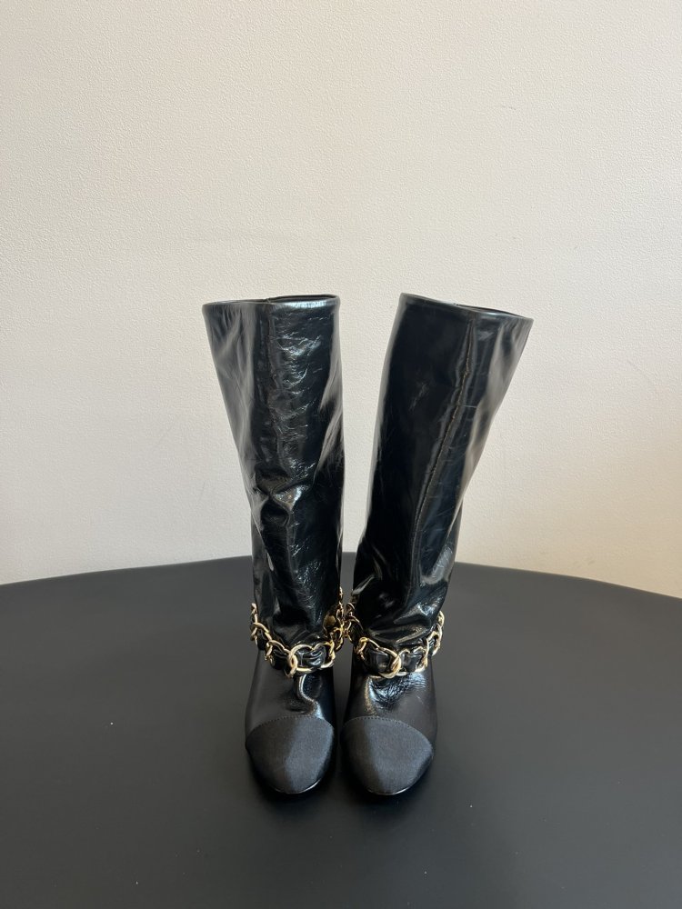 Boots women's