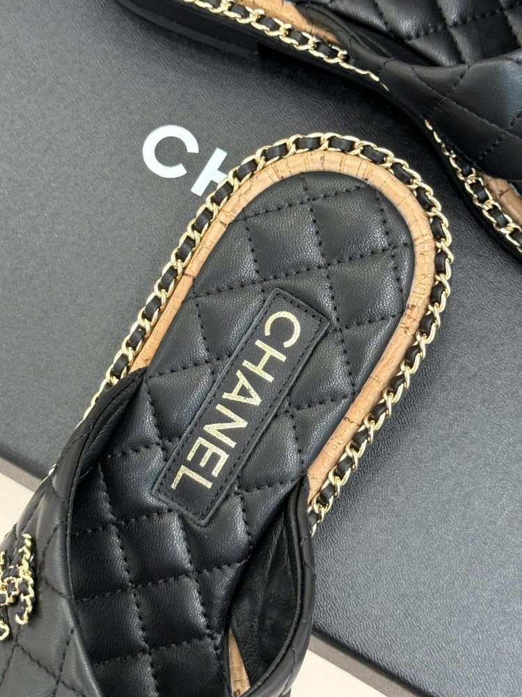 Шльопанці жіночі фото 8