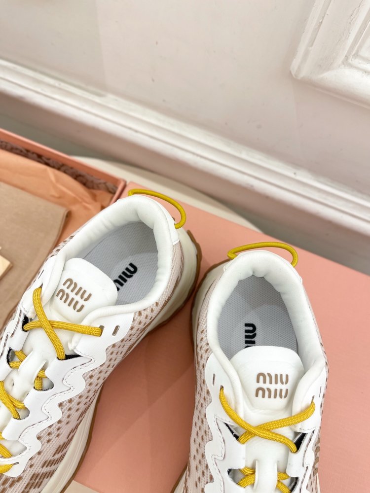 Кроссовки женские фото 6