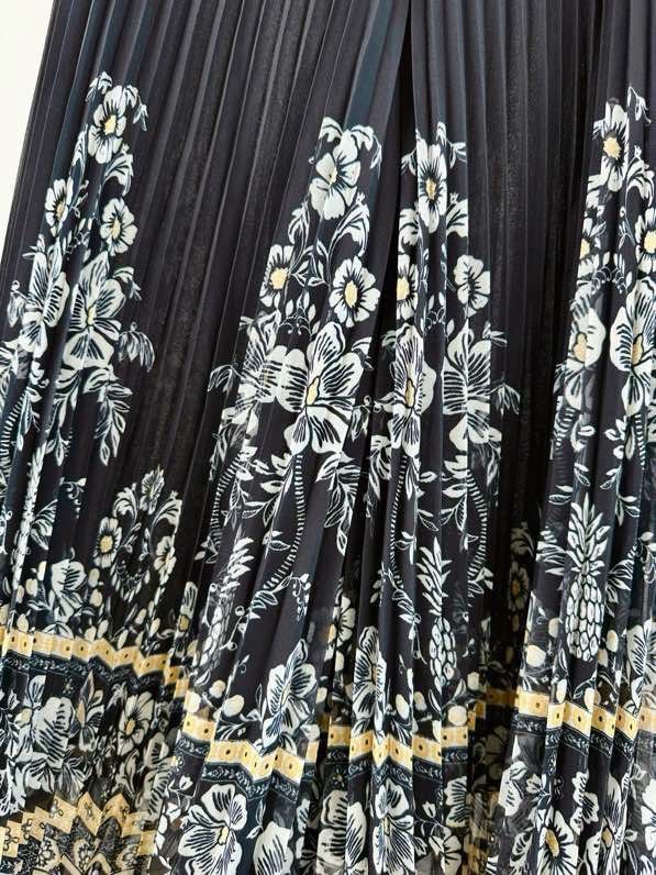 Long skirt of series ILLUMINATE фото 2