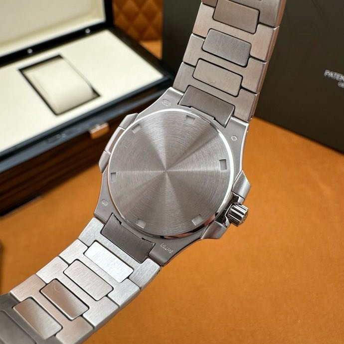 Годинник наручні Patek Philippe Sports Elegance Series 7010/1G-010 Nautilus 32 мм фото 7