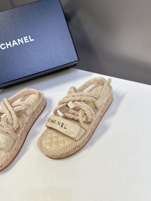 Шлепанцы женские фото 3