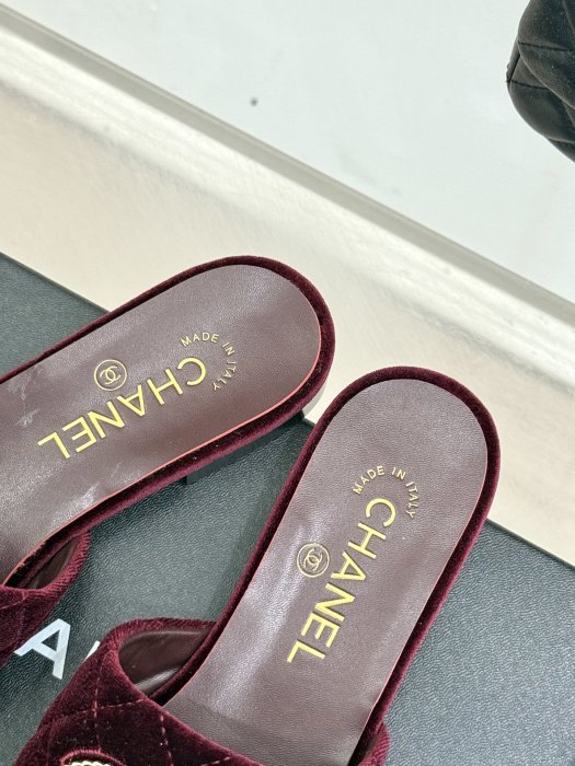 Шлепанцы фото 8