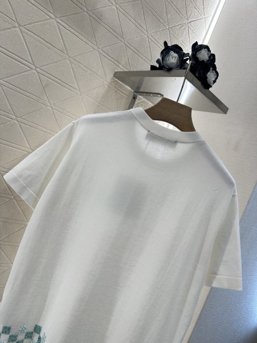 T-shirt women's фото 4