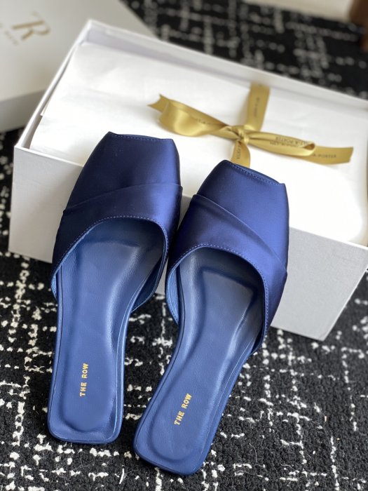 Шлепанцы женские фото 4