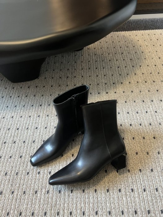 Boots women's