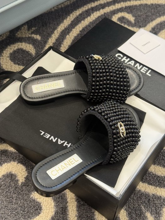 Шлепанцы женские фото 3