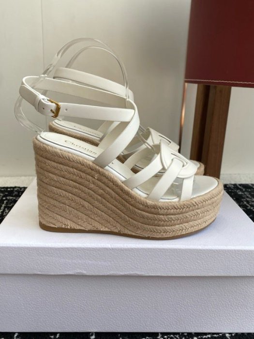 Sandals on platform фото 8