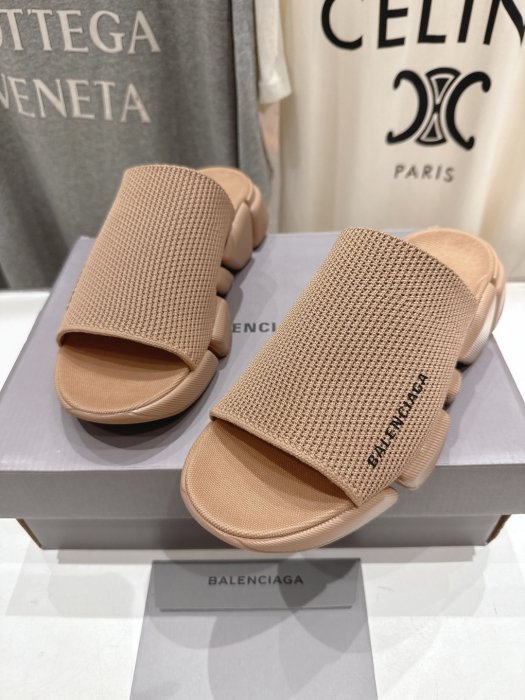 Шлепанцы женские фото 7