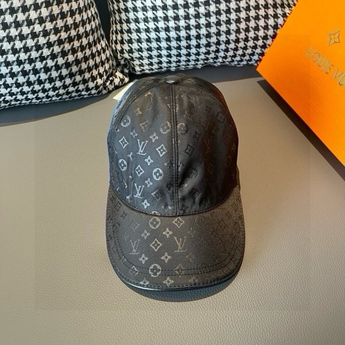 Louis vuitton monogram baseball cap on sale