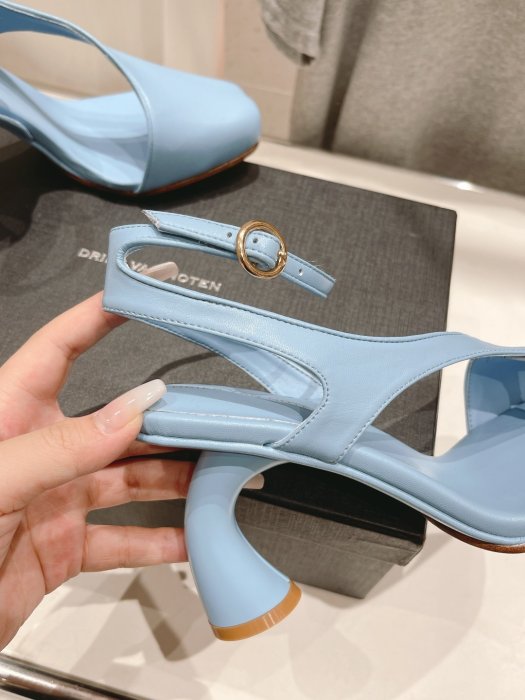 Босоножки фото 7