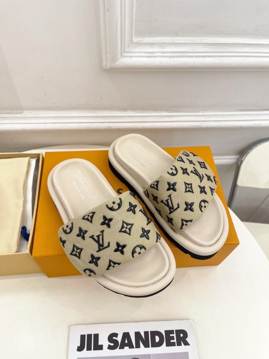 Шлепанцы женские фото 2