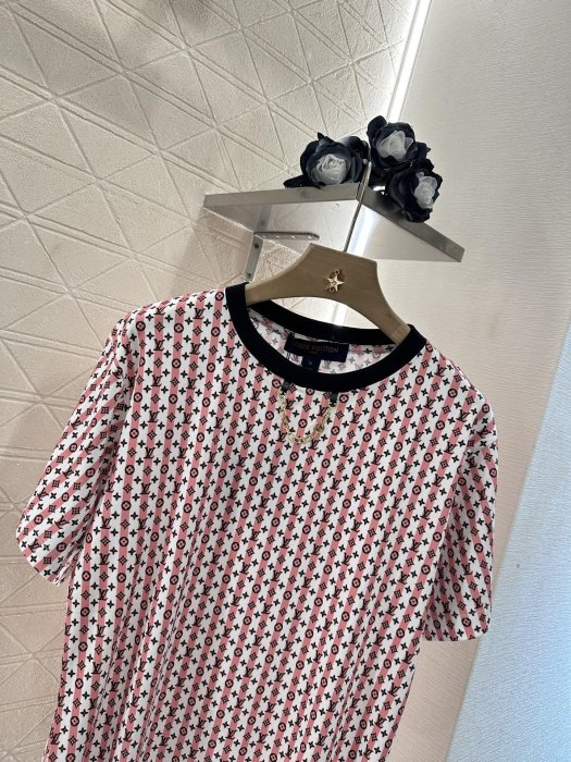 T-shirt women's фото 7