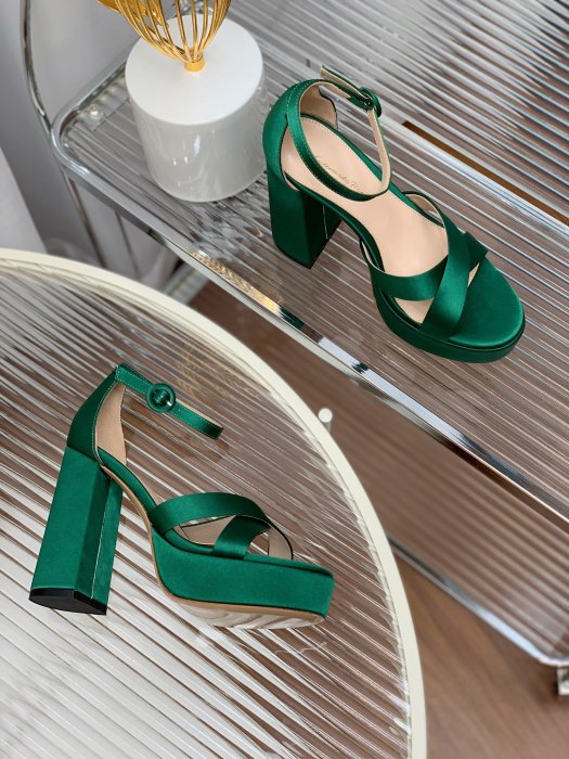 Босоножки фото 8