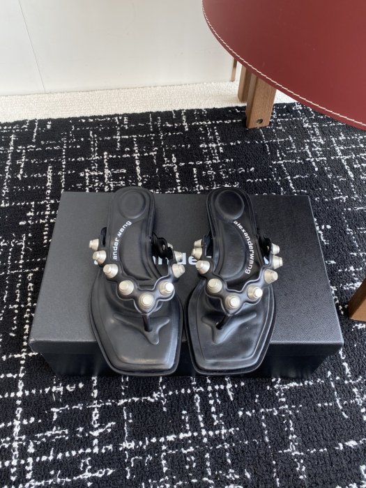 Шльопанці жіночі